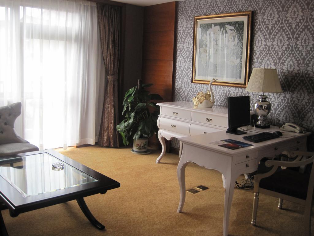 Country Garden Phoenix Hotel Jingmen Екстериор снимка